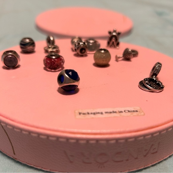 Pandora bracelet, 16 charms and case - Picture 3 of 5